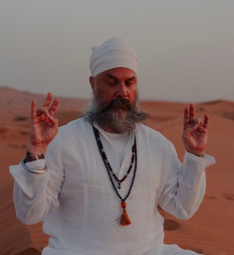 Jugat Guru meditating