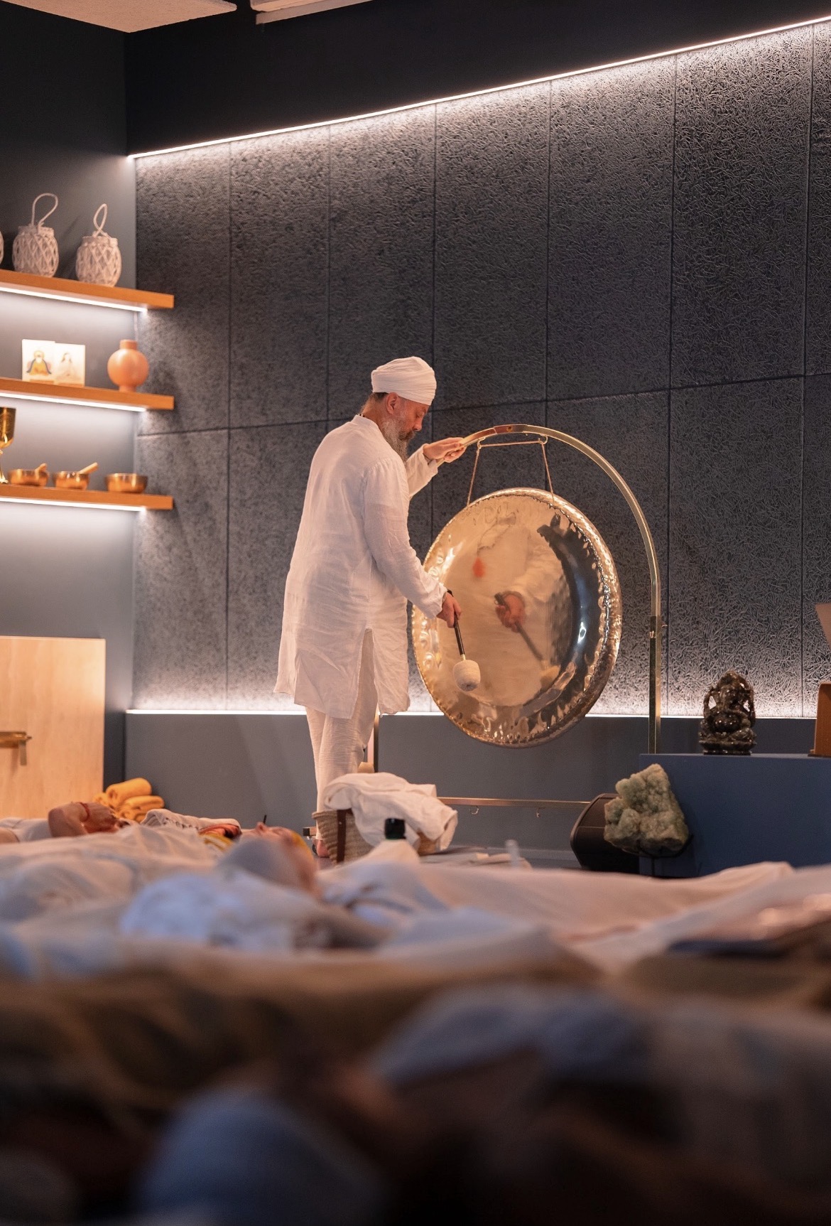 A sound-bath session with a gong in the Eka Mai Dubai studio